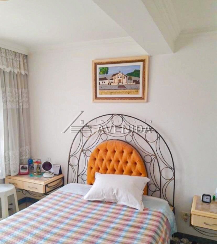 foto do anúncio Casa com 6 Quartos em Terreno de 1.093 m² à Venda no Jardim Coliseu – Londrina/PR  (11963)