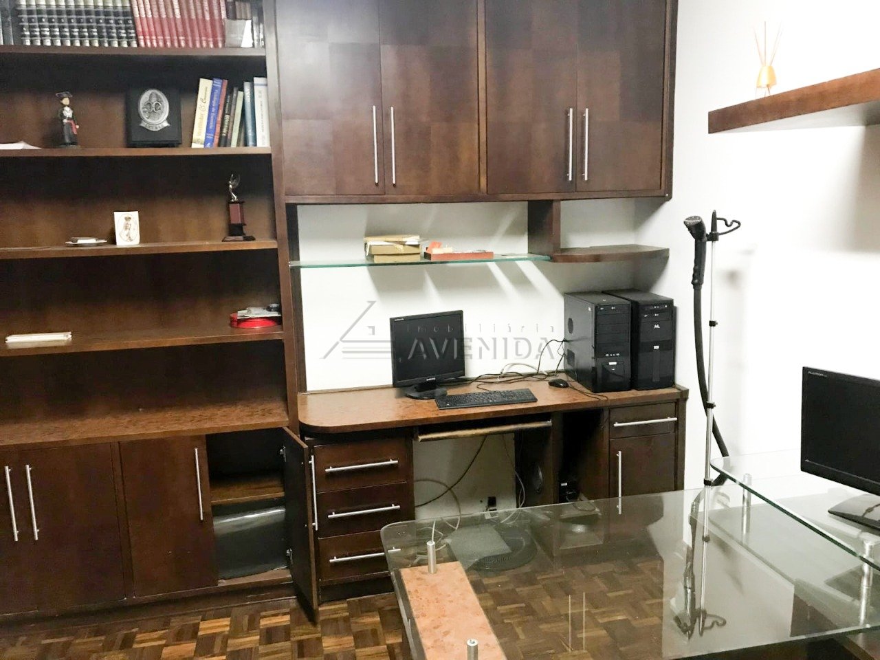foto do anúncio Casa Assobrada com 5 Quartos e 540 m² à Venda no Centro de Londrina – Ampla Área de Lazer (10741)