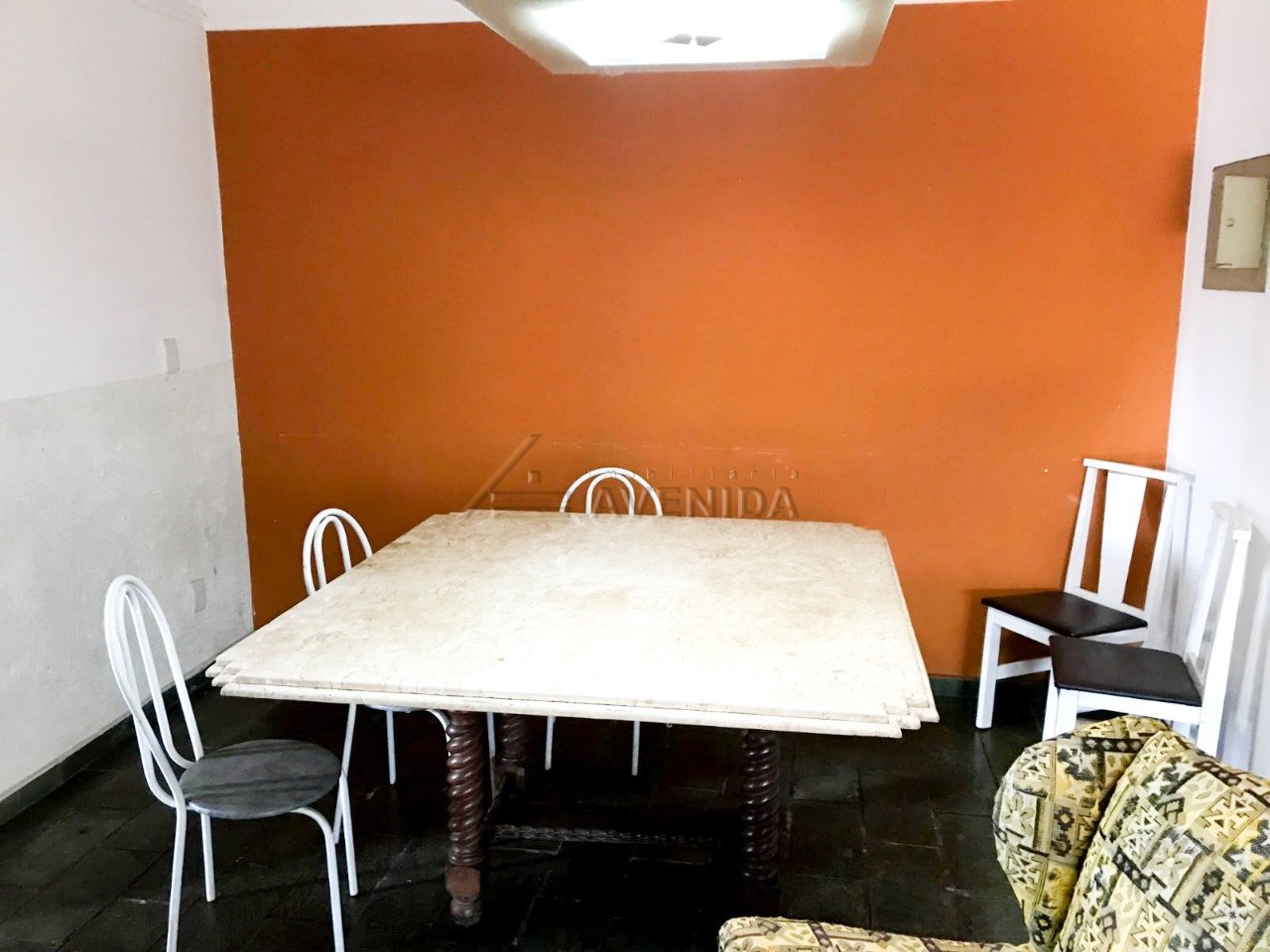 foto do anúncio Casa Assobrada com 5 Quartos e 540 m² à Venda no Centro de Londrina – Ampla Área de Lazer (10741)