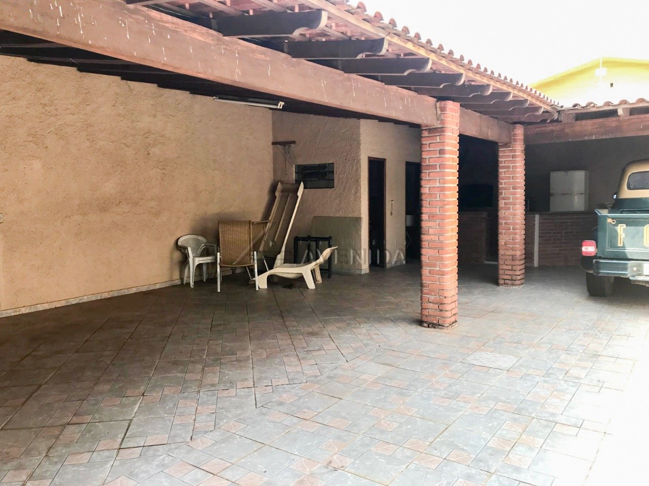 foto do anúncio Casa Assobrada com 5 Quartos e 540 m² à Venda no Centro de Londrina – Ampla Área de Lazer (10741)