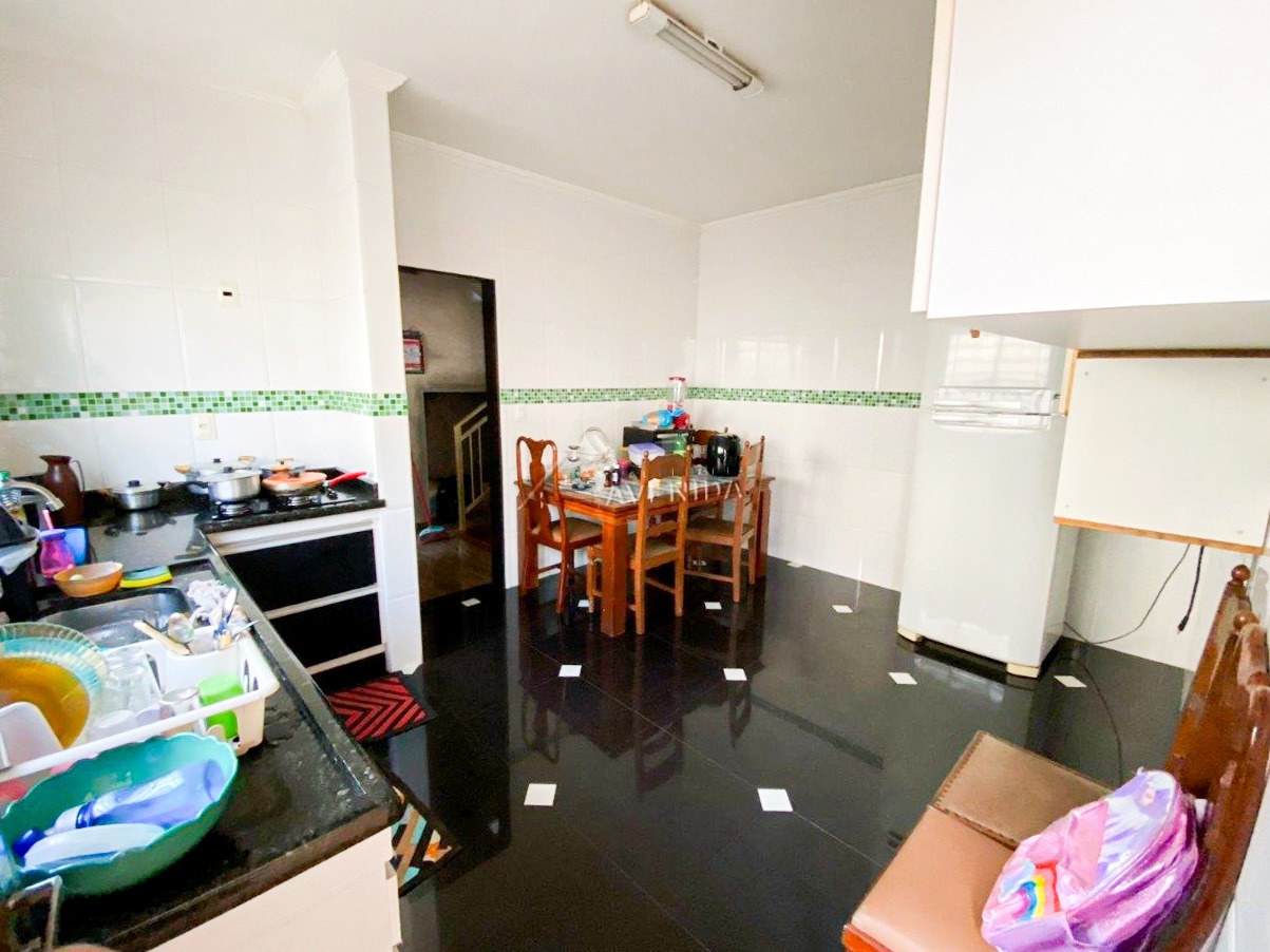 foto do anúncio Sobrado Amplo com 6 Quartos (1 Suíte) e 230 m² à Venda no Jardim Monte Belo – Londrina/PR  (12500)