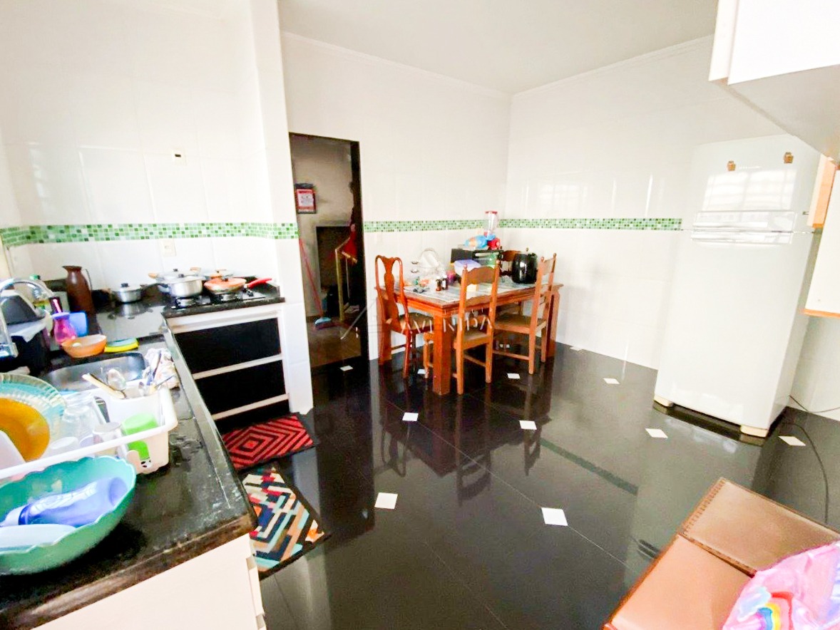 foto do anúncio Sobrado Amplo com 6 Quartos (1 Suíte) e 230 m² à Venda no Jardim Monte Belo – Londrina/PR  (12500)