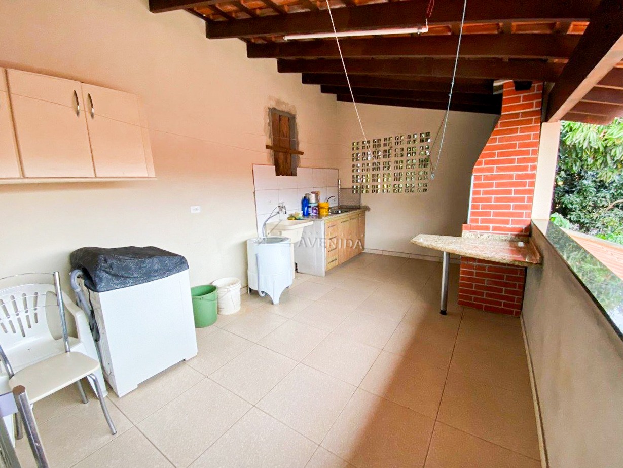 foto do anúncio Sobrado Amplo com 6 Quartos (1 Suíte) e 230 m² à Venda no Jardim Monte Belo – Londrina/PR  (12500)