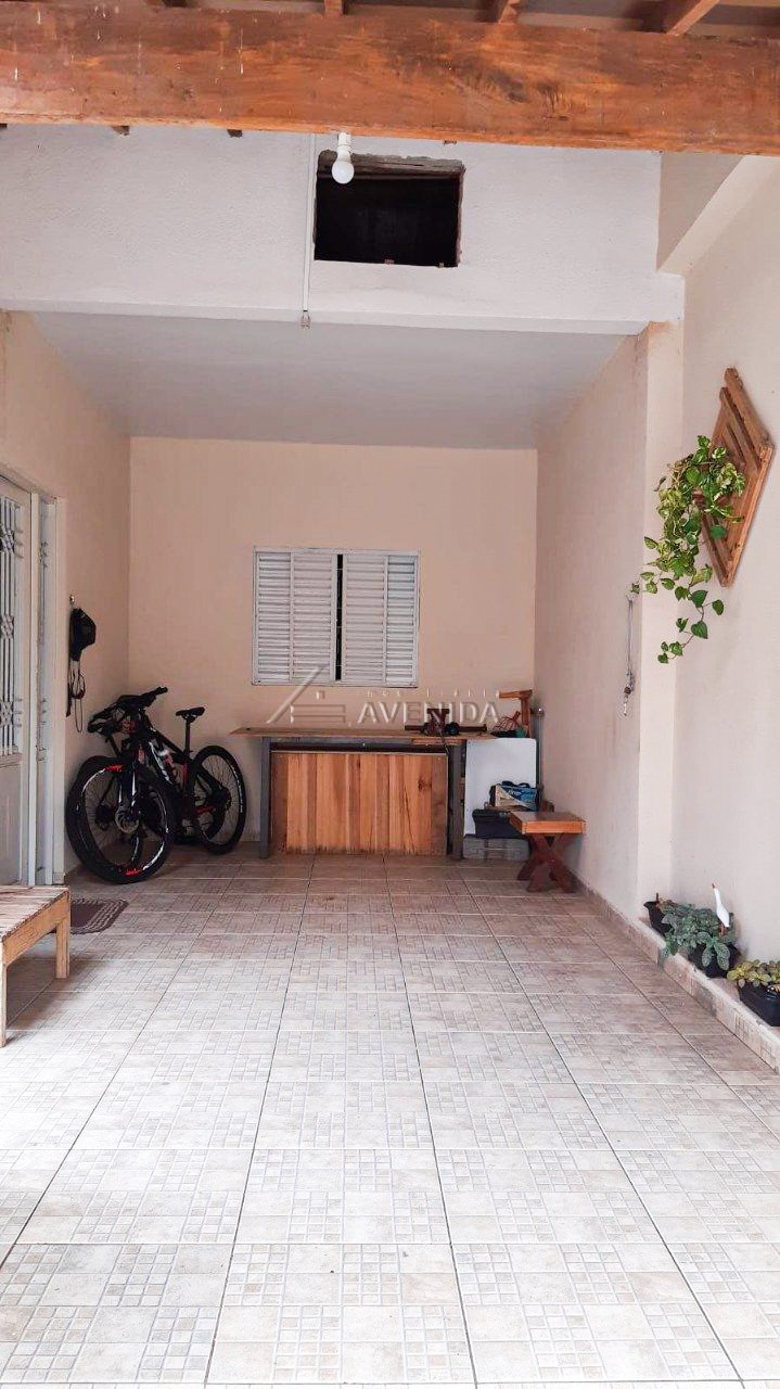 foto do anúncio Sobrado Amplo com 6 Quartos (1 Suíte) e 230 m² à Venda no Jardim Monte Belo – Londrina/PR  (12500)