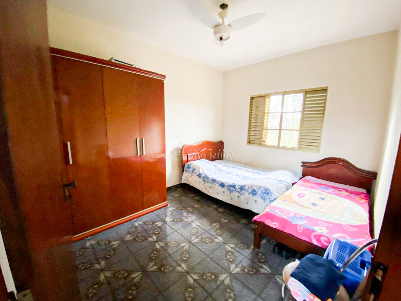 foto do anúncio Sobrado Amplo com 6 Quartos (1 Suíte) e 230 m² à Venda no Jardim Monte Belo – Londrina/PR  (12500)