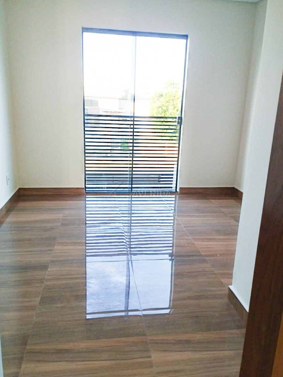 foto do anúncio Sobrado Novo com 3 Quartos (1 Suíte) à Venda no Jardim Columbia – Zona Oeste de Londrina  (13210)