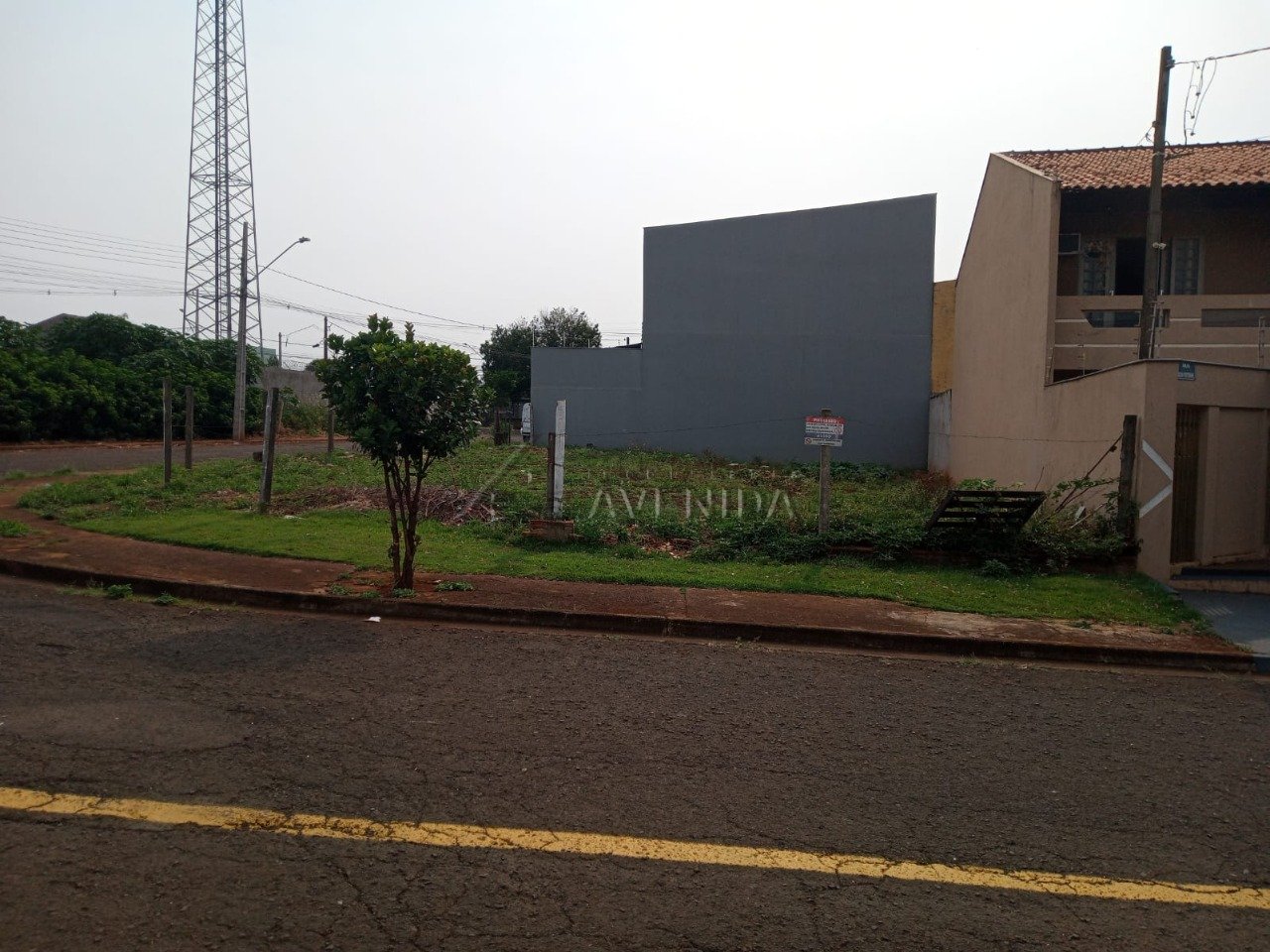 foto do anúncio Terreno de Esquina à Venda com 351,98 m² – Jardim Santiago, Região Oeste de Londrina (12087)