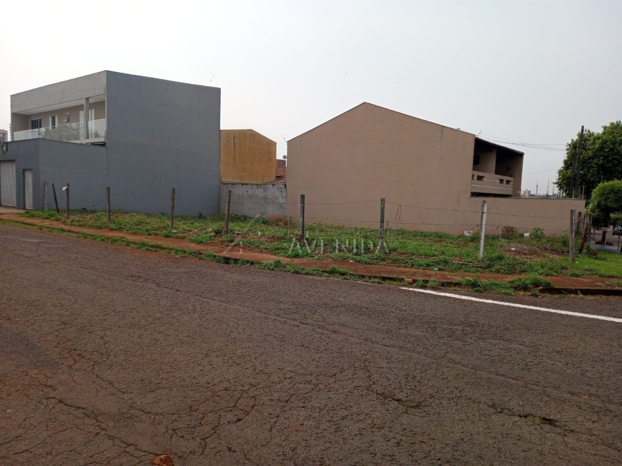 foto do anúncio Terreno de Esquina à Venda com 351,98 m² – Jardim Santiago, Região Oeste de Londrina (12087)