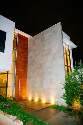 foto do anúncio Casa de Alto Padrão no Lago Parque | 3 Quartos (2 Suítes) | 2 Vagas | Londrina