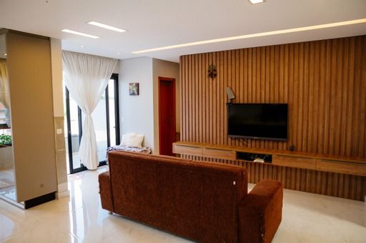 foto do anúncio Casa de Alto Padrão no Lago Parque | 3 Quartos (2 Suítes) | 2 Vagas | Londrina