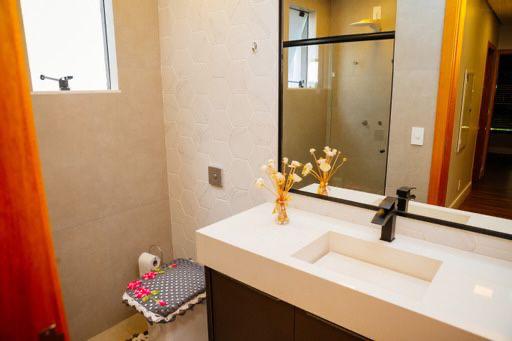 foto do anúncio Casa de Alto Padrão no Lago Parque | 3 Quartos (2 Suítes) | 2 Vagas | Londrina